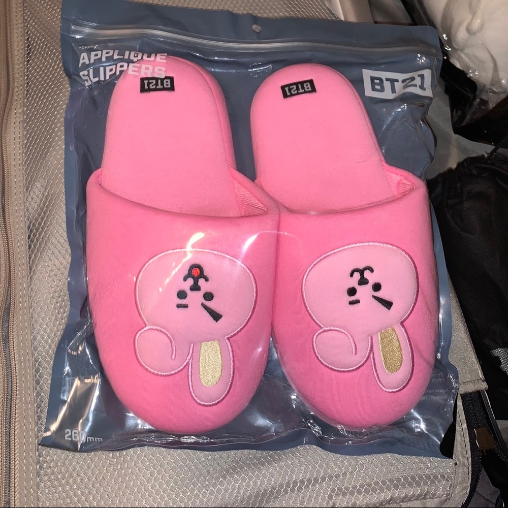 Official BT21 X Home Plus Applique indoor Slipper - Picture 9 of 9